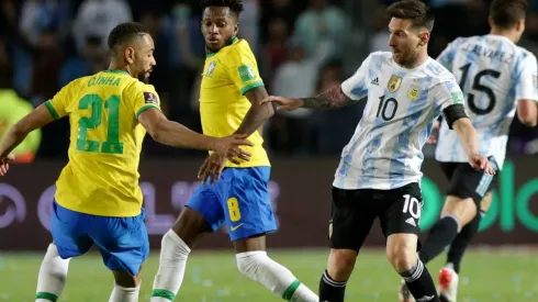 Brasil e Argentina, em campo pelas Eliminatórias Sul-Americanas (Foto: Getty Images)
