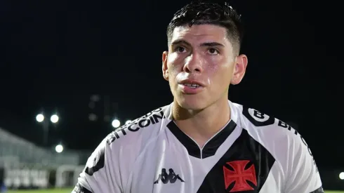 Palacios fez sua estreia oficial com a camisa do Vasco no duelo contra a Ponte Preta (Foto: Thiago Ribeiro/AGIF)