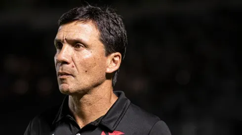 Zé Ricardo agredeceu o apoio incondicional da torcida na vitória contra a Ponte Preta (Foto: Jorge Rodrigues/AGIF)