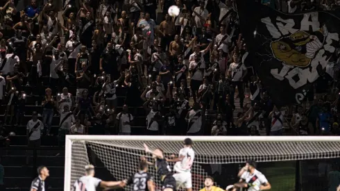 Hélio dos Anjos confudiu latido de pitbull feito pela torcida do Vasco com cantos racistas (Foto: Jorge Rodrigues/AGIF)