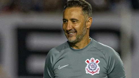 Vítor Pereira, treinador do Corinthians (Foto: Marcos Zanutto/AGIF)