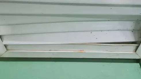 Porta da comissão no estádio Serrinha (Foto: Fernando Lima/Goiás)