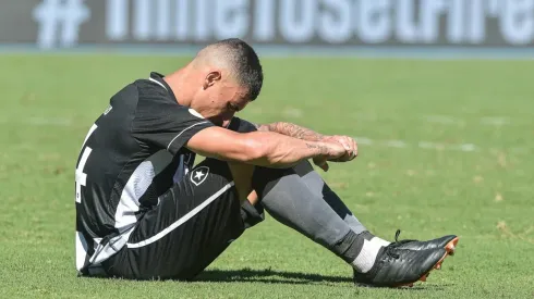 Sampaio teve lesão confirmada após duelo contra o Juventude (Foto: Thiago Ribeiro/AGIF)