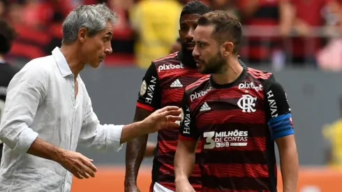 Paulo Sousa reclama de excesso ofensivo sem converter em gol (Foto: Mateus Bonomi/AGIF)