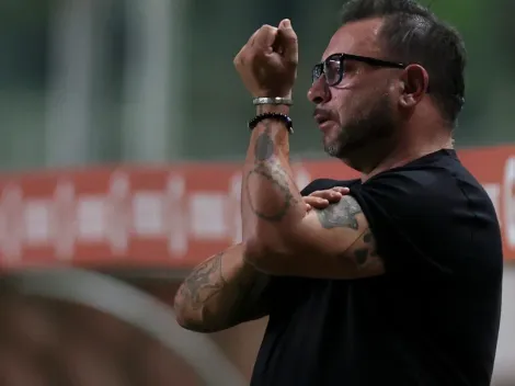 Torcida do Atlético Mineiro faz campanha pela demissão de Turco Mohamed e 'indica' substituto