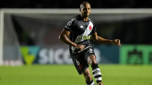 Edimar comemora boa atuação contra o CSA (Foto: Thiago Ribeiro/AGIF)