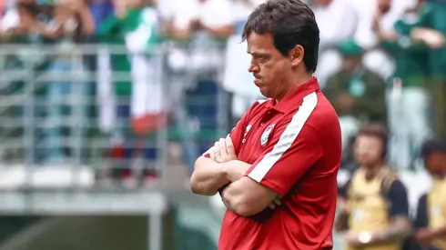 Diniz terá que encontrar solução após ter seu camisa 10 confirmado como desfalque (Foto: Marcello Zambrana/AGIF)