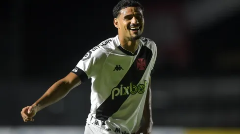 Gabriel Dias explicou sua função dentro do time do Vasco (Foto: Thiago Ribeiro/AGIF)