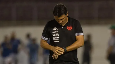 Zé Ricardo acredita que o apoio da torcida será fundamental para o Vasco (Foto: Diogo Reis/AGIF)