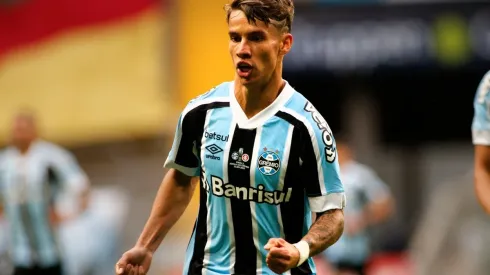 Ferreirinha será desfalque no Grêmio pelo menos por dois meses