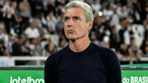 Luís Castro fala sobre classificação para as oitavas da Copa do Brasil (Foto: Thiago Ribeiro/AGIF)
