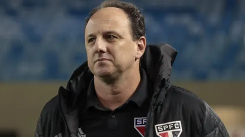 Lateral-direito do São Paulo elogia Rogério e fala sobre renovação (Foto: Marcello Zambrana/AGIF)