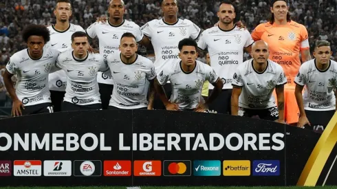 Jogadores do Corinthians antes de partida contra o Boca (Foto: Getty Images)