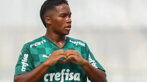 Endrick comemora gol pelo Palmeiras na Copinha (Foto: Marcello Zambrana/AGIF)