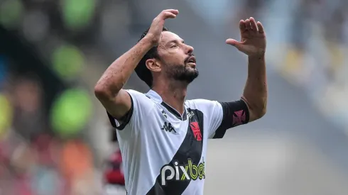 Nenê é um dos desfalques do Vasco para o duelo contra o Guarani (Foto: Thiago Ribeiro/AGIF)