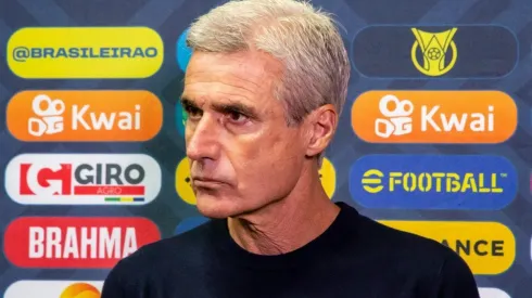 Luís Castro fala sobre momento do Botafogo (Foto: Fernando Moreno/AGIF)