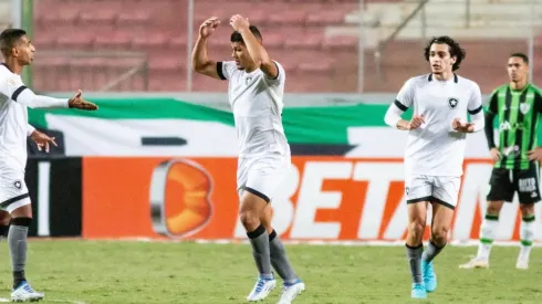 Erison comemora gol marcado contra o América-MG (Foto: Fernando Moreno/AGIF)