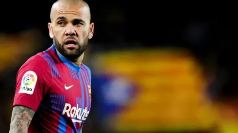 Dani Alves tem contrato com o Barcelona até o final de junho de 2022