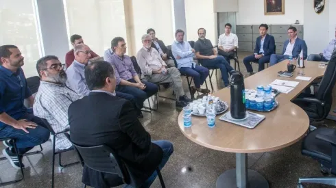 Vasco e representates da 777 Partners em reunião (Foto: Daniel Ramalho/CRVG)