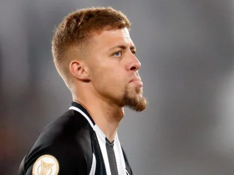 Com Botafogo sem vencer há três jogos, meia projeta melhora contra o Palmeiras