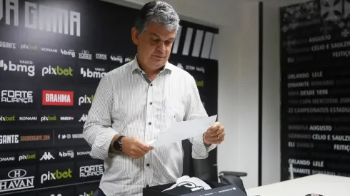 Carlos Brazil fala sobre chegada de Maurício Souza (Foto: Rafael Ribeiro / Vasco)