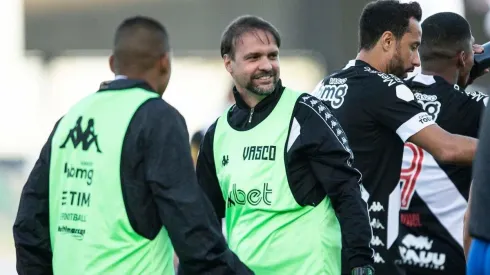 Maurício Souza estreia com vitória pelo Vasco (Foto: Daniel RAMALHO / CRVG)