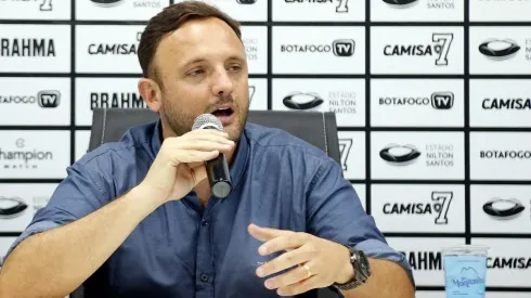 Mazzuco diz que Botafogo, junto à CBF, tomara as medidas cabíveis após lances polêmicos em Internacional x Botafogo (Foto: Vitor Silva/Botafogo)