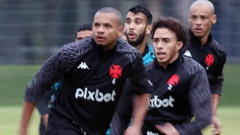 Edimar fala sobre bom desempenho do setor defensivo do Vasco (Foto: Daniel RAMALHO / CRVG)