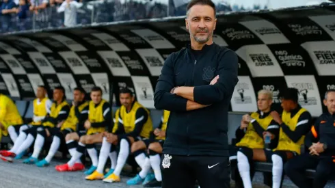 Vítor Pereira exalta goleado do Corinthians sobre o Santos (Foto: Ricardo Moreira/Getty Images)