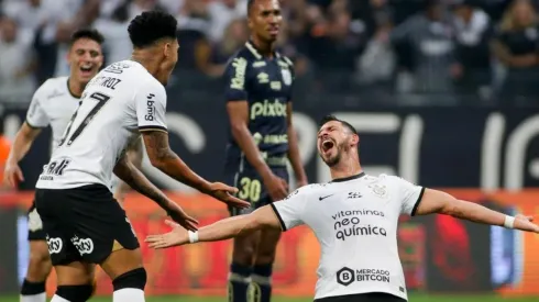 Giuliano comemora grande atuação do Corinthians e gols marcados (Foto: Rodrigo Coca / Ag. Corinthians)