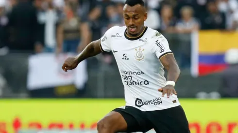 Raul Gustavo, em campo pelo Corinthians (Foto: Getty Images)