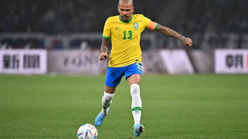 Dani Alves está disponível no mercado