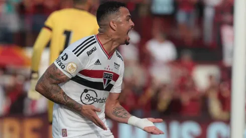 Luciano provoca o Atlético-GO (Foto: Rubens Chiri/Saopaulofc.net)