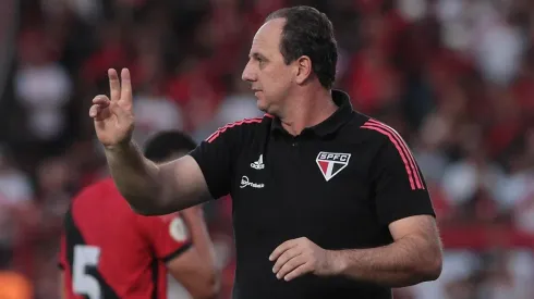 Rogério Ceni ressalta vitória fora de casa (Foto: Rubens Chiri/Saopaulofc.net)