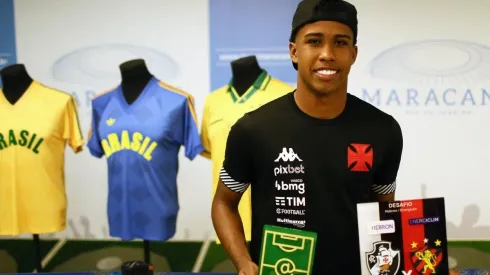 Andrey Santos segue sendo monitorado pelo Barcelona (Foto: Daniel RAMALHO/CRVG)