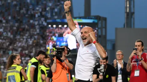 Stefano Pioli, técnico do Milan, quer contratação de atacante brasileiro
