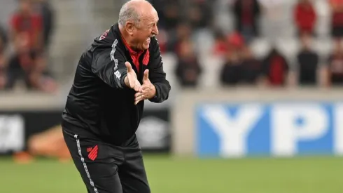 Felipão exalta elenco do Athletico-PR (Foto: Reprodução/Twitter Athletico-PR)