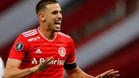 Thiago Galhardo, em campo pelo Internacional (Foto: Getty Images)