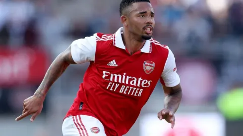 Gabriel Jesus, em campo pelo Arsenal (Foto: Getty Images)
