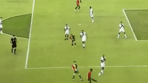 Setor defensivo do Vasco vacila nos três gols sofridos na derrota para o Sampaio Corrêa (Foto: Reprodução)