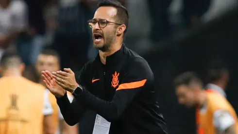 Filipe Almeida esteve à frente do Corinthians na derrota para o Ceará (Foto: Ricardo Moreira/Getty Images)