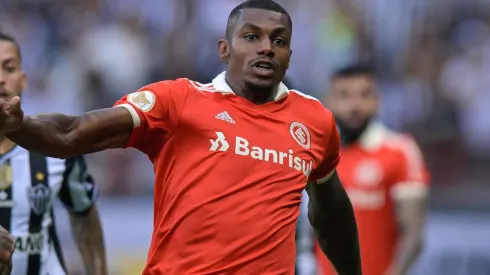 Wesley Moraes, em campo pelo Internacional (Foto: Getty Images)