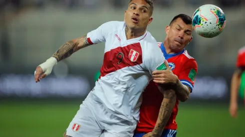 Paolo Guerrero acertou com o Avaí e está de volta à Série A do Brasileirão