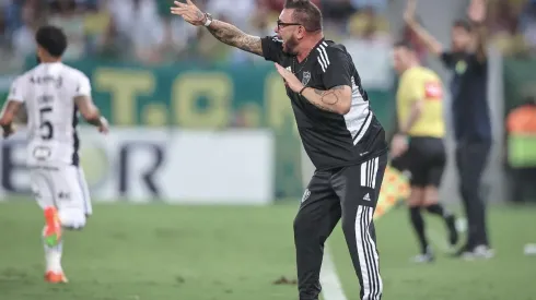 Turco Mohamed não é mais o treinador do Atlético-MG (Foto: Pedro Souza / Atlético)