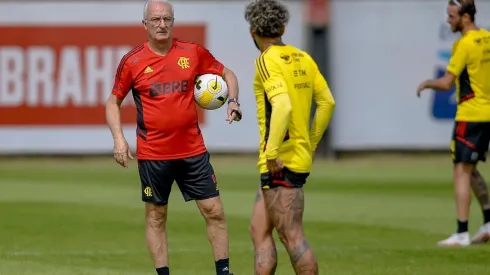 Dorival Júnior por não relacionar Varela e Pulgar para o duelo entre Flamengo e Athletico-PR (Foto: Marcelo Cortes / Flamengo)