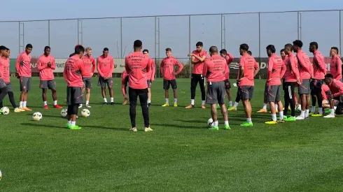 Edenílson reclama de jornalista em treino do Internacional (Foto: Divulgação)