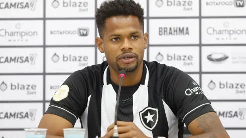 Reforço do Botafogo, Júnior Santos diz que diamante vem da lama (Foto: Vitor Silva/Botafogo)