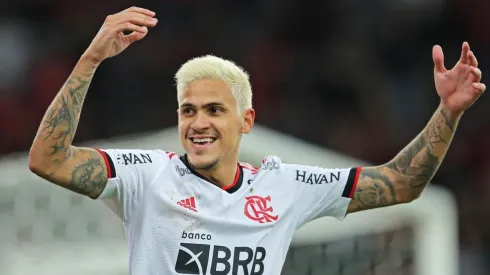 Pedro, do Flamengo, ganha torcida de peso para ir a Copa do Mundo (Foto: Heuler Andrey/Getty Images)