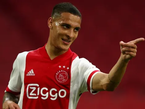 Técnico do Ajax vem a público e fala sobre saída de Antony para o Manchester United