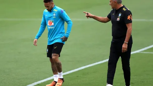 Tite e Neymar: treinador admite não levar jogadores voltando de lesão para a Copa do Mundo